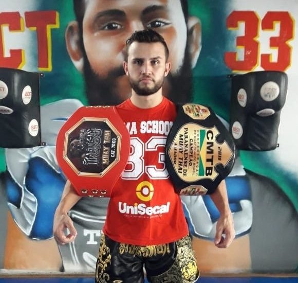 Imagem do acadêmico e atleta de Muay Thai da UniSecal, Eduardo Vinícius de Carvalho
